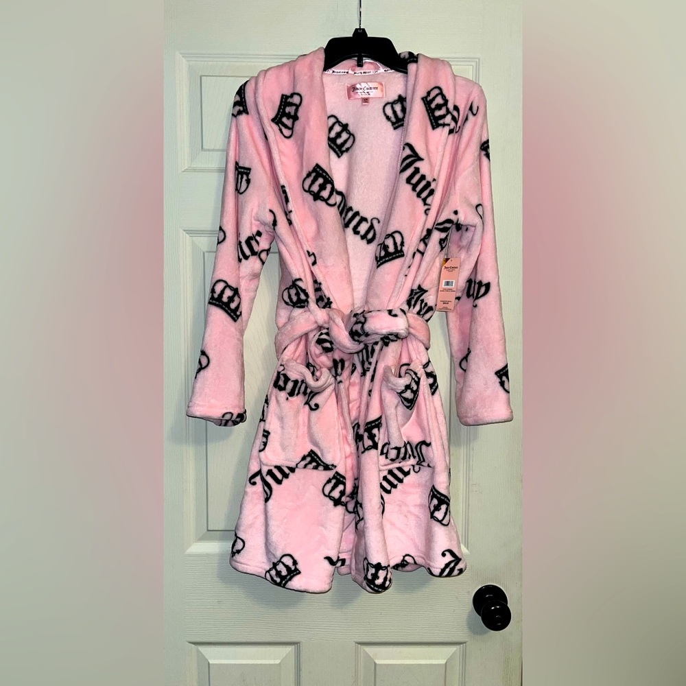 NWT Juicy Couture Crown Robe! Size S/M, tie belt and has two pockets in …